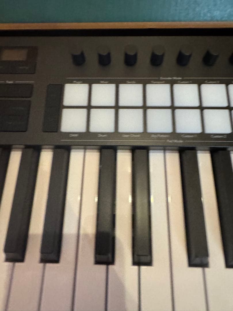 Novation Launchkey mk4 61 MIDIコントローラー