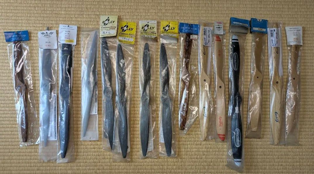 ラジコン飛行機　未使用新品プロペラ　15本セット　お値下げいたしました！
