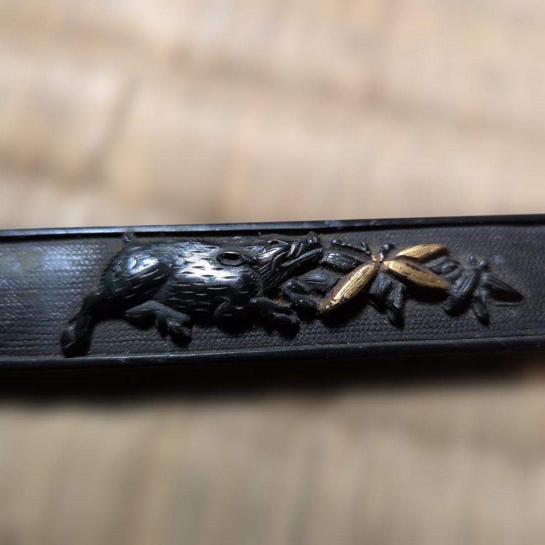 笄(こうがい)　猪に花の図