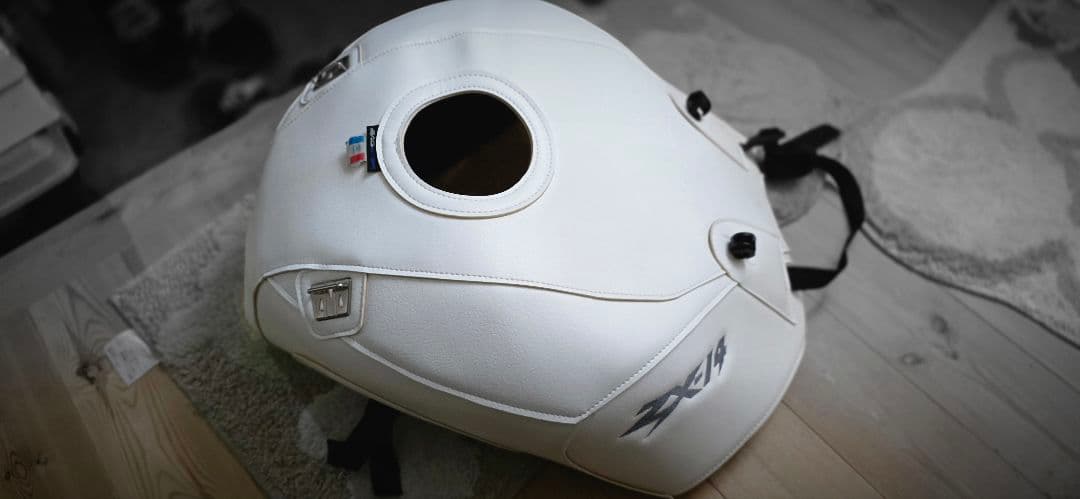 カワサキ　ＺＸ１４　バグスタータンクカバー　ホワイト中古