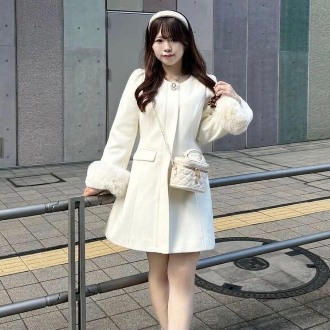 【新品未使用】アンミール　ノーカラー　ビジュー コート　グレー