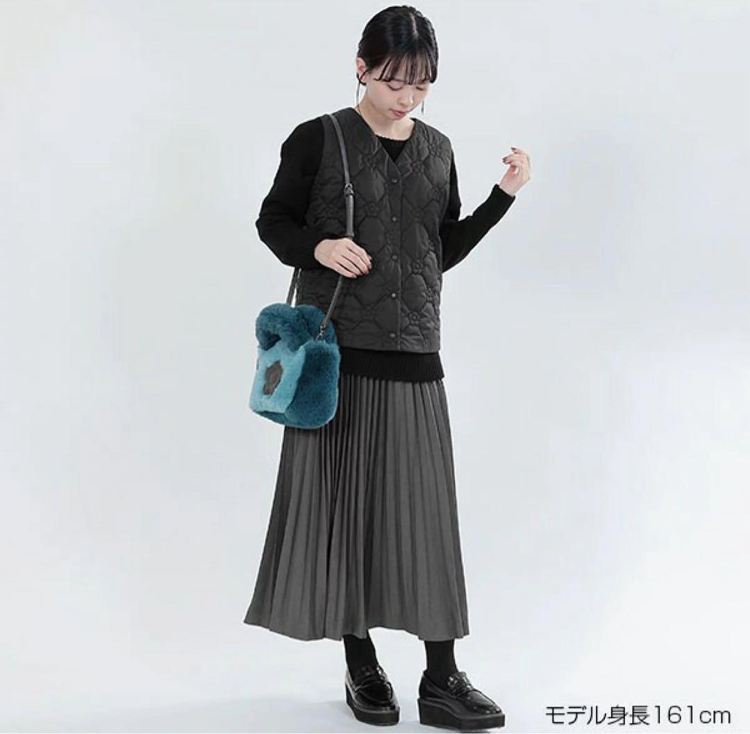 マリークワント　デイジー柄キルティングベスト☆ブラック☆