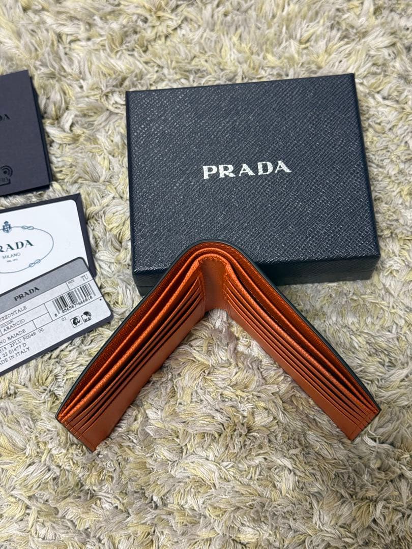 PRADA プラダ 二つ折り 財布 SAFFIANO レザー 未使用 箱付き