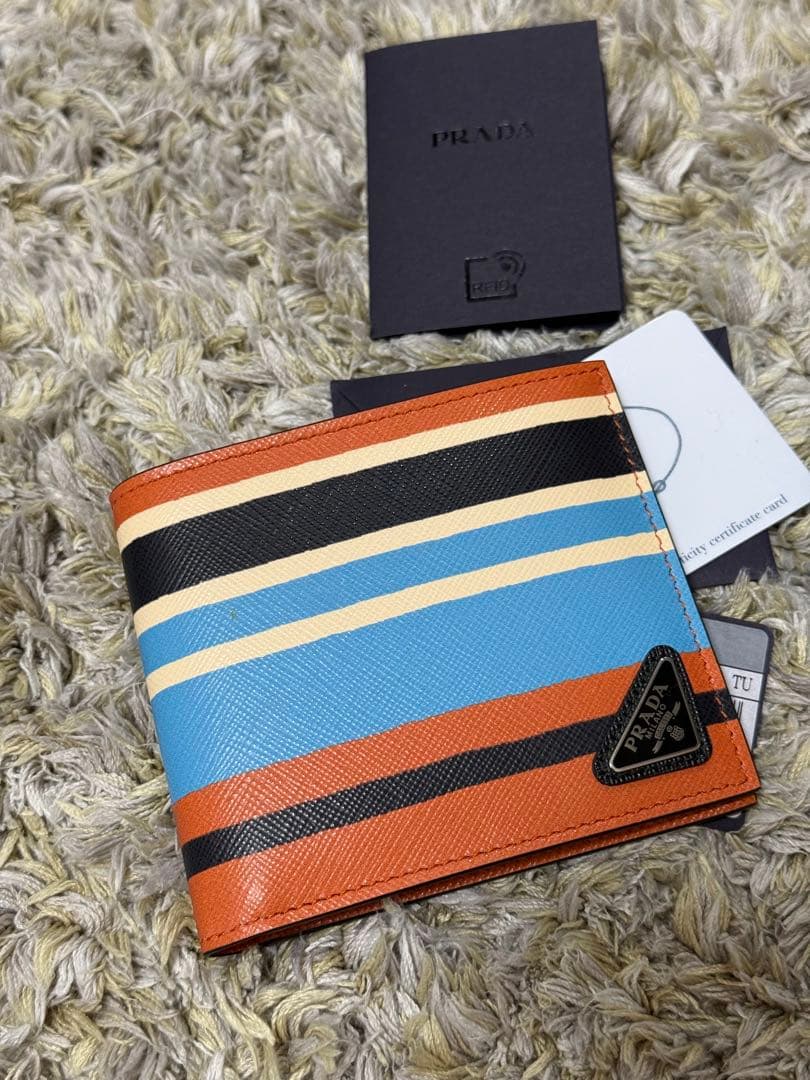 PRADA プラダ 二つ折り 財布 SAFFIANO レザー 未使用 箱付き