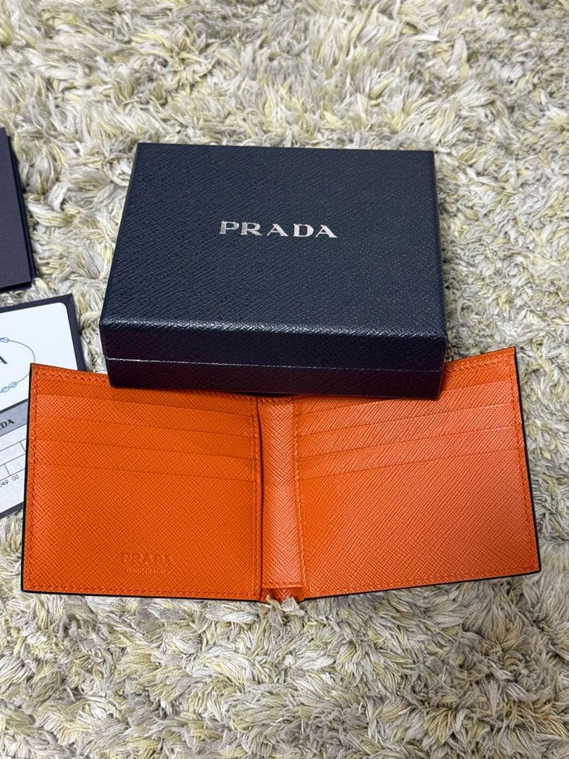 PRADA プラダ 二つ折り 財布 SAFFIANO レザー 未使用 箱付き