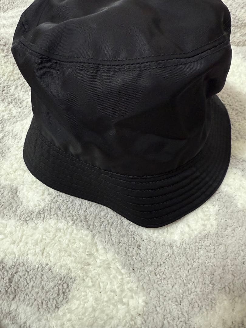 プラダ　バケットハット