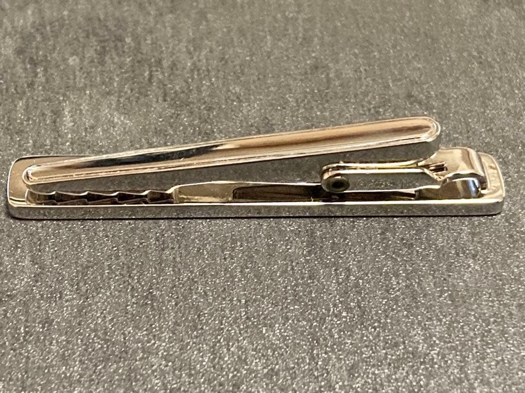 ☆送料込み☆ フェラガラモ シルバー色 ネクタイピン