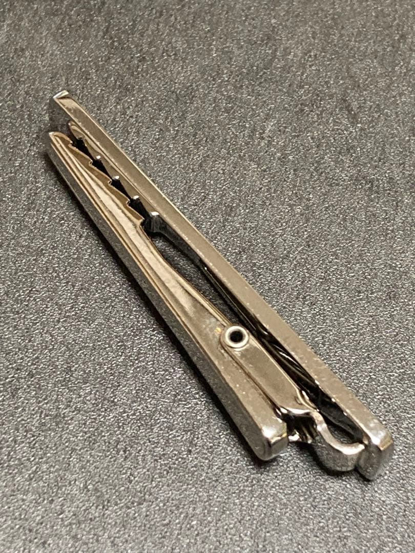 ☆送料込み☆ フェラガラモ シルバー色 ネクタイピン