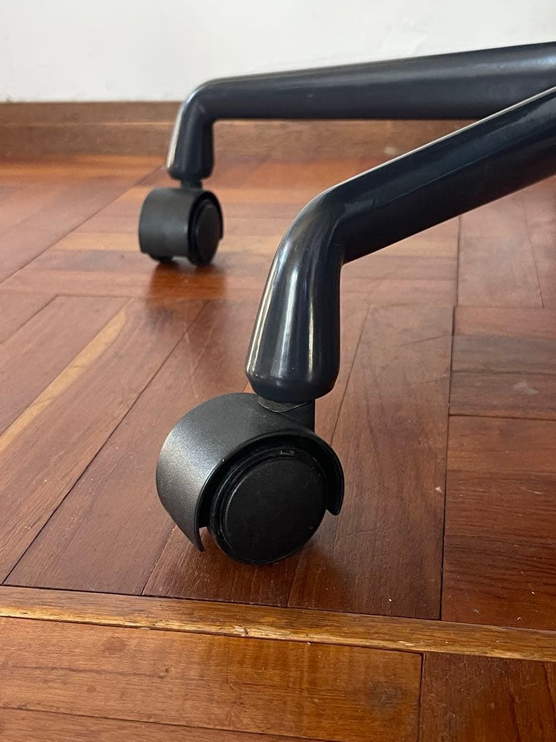 ハーマンミラー イームズ ソフトパッド チェア ブラック