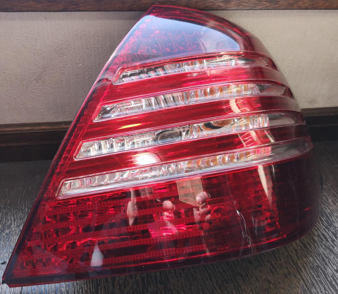 希望価格コメント欄へ　ベンツ　W211　Eクラスセダン　テールレンズASSY左右