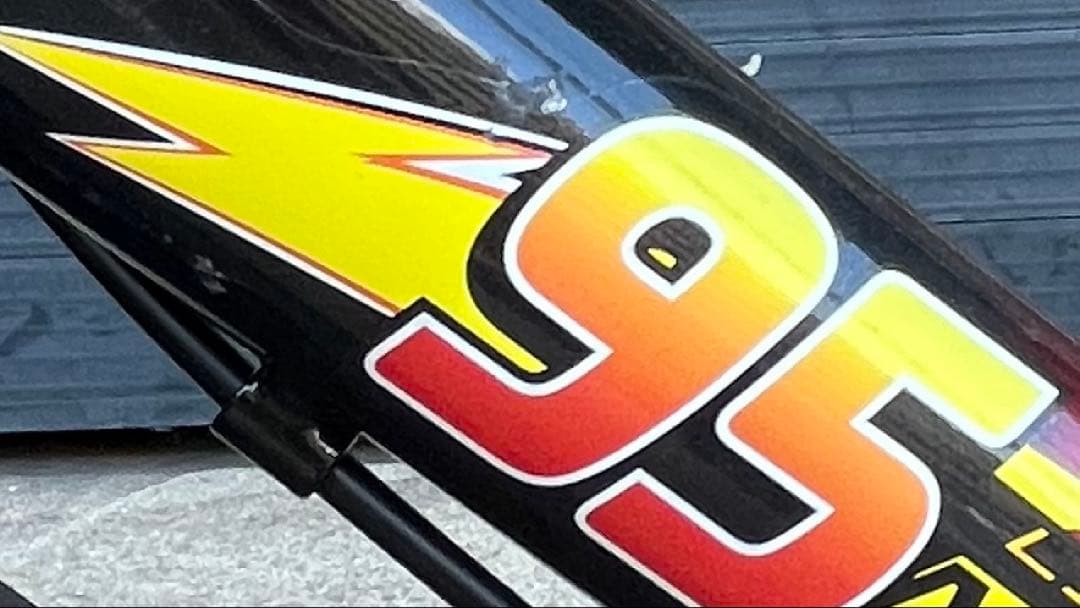 子供用自転車.バスケット付.ディズニー.カーズ.18インチ.ヘルメット新品未使用