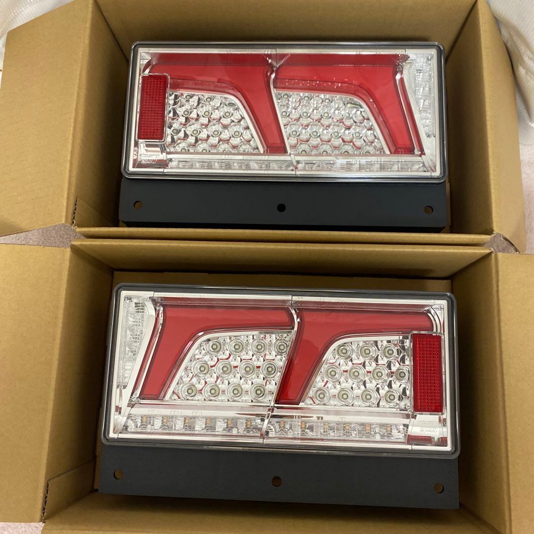 小糸　LEDテールランプ 2連　シーケンシャルターン