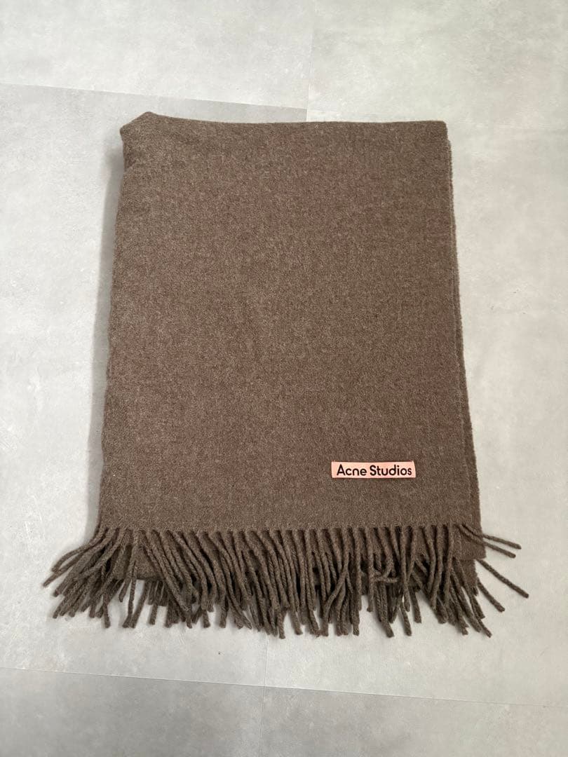 12/26まで。Acne Studios ブラウン マフラー