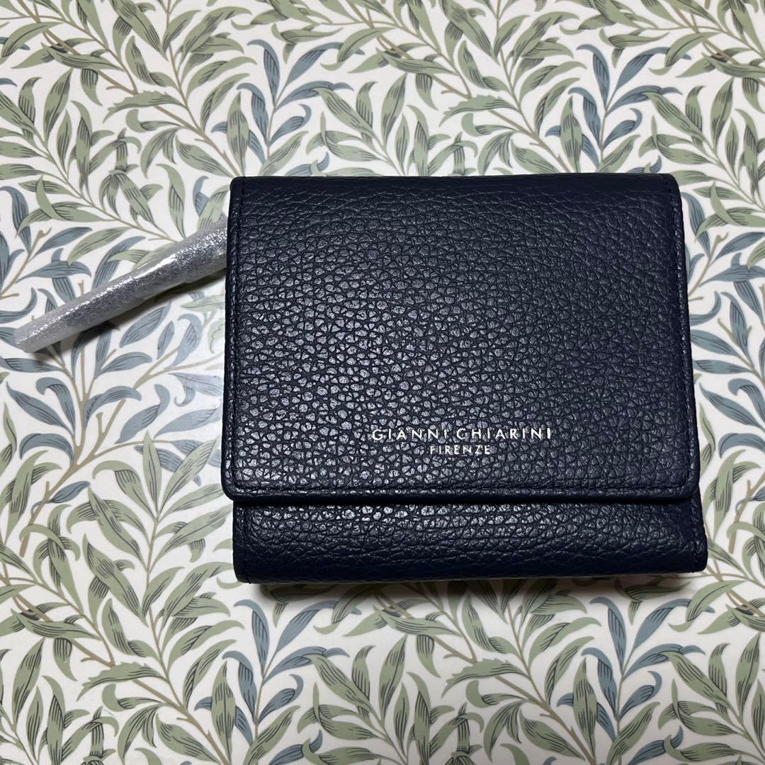 新品　ジャンニキアリーニ　ネイビー レザー 三つ折り財布