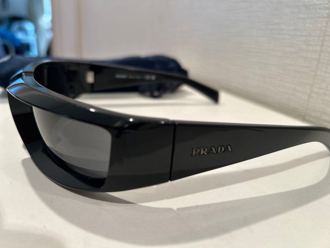 PRADA RUNWAYサングラス ケース付き