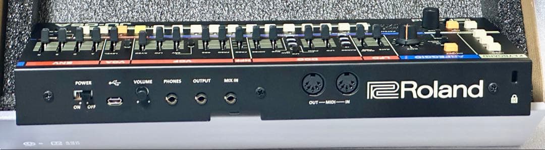 ★ ローランド JU-06A ★ Roland Boutique シンセ