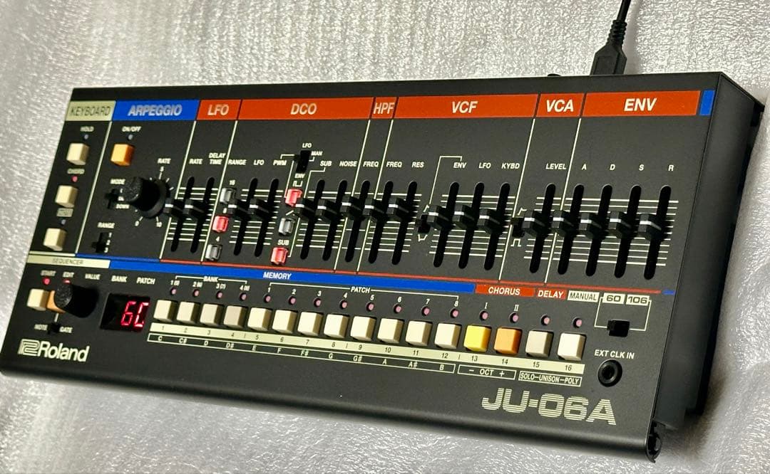 ★ ローランド JU-06A ★ Roland Boutique シンセ
