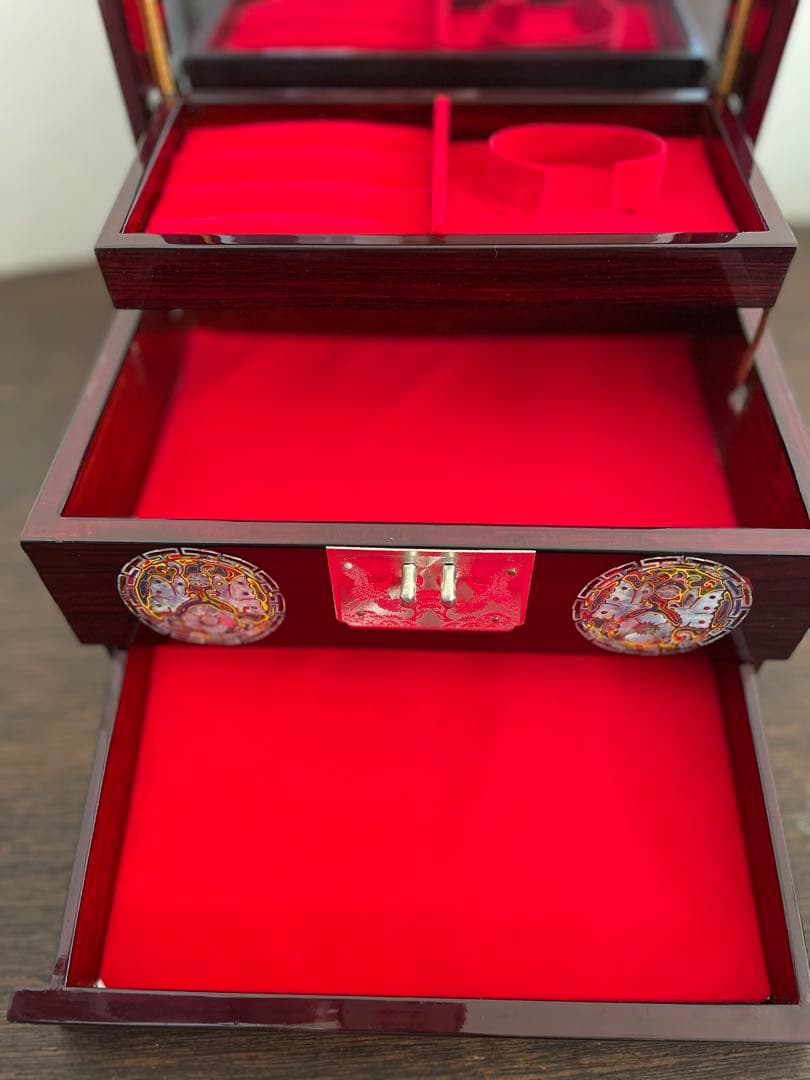 うさぎと蝶模様　貝殻細工　螺鈿 螺鈿細工 漆器　宝石箱 ジュエリーボックス