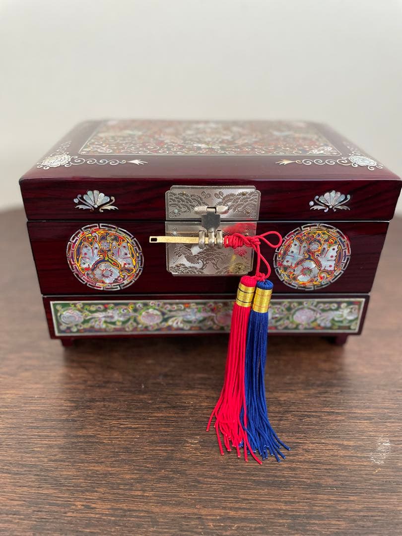 うさぎと蝶模様　貝殻細工　螺鈿 螺鈿細工 漆器　宝石箱 ジュエリーボックス