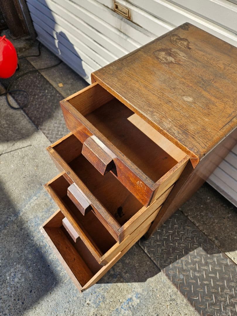 日本のアンティーク 木製の抽斗 四段 チェスト 小引き出し 道具箱 箪笥 収納