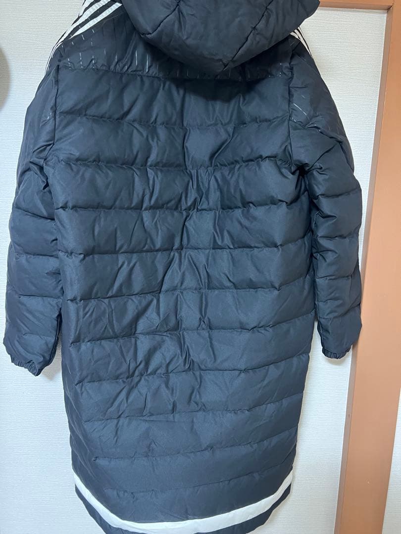 adidas ブラック ベンチコート ストライプ