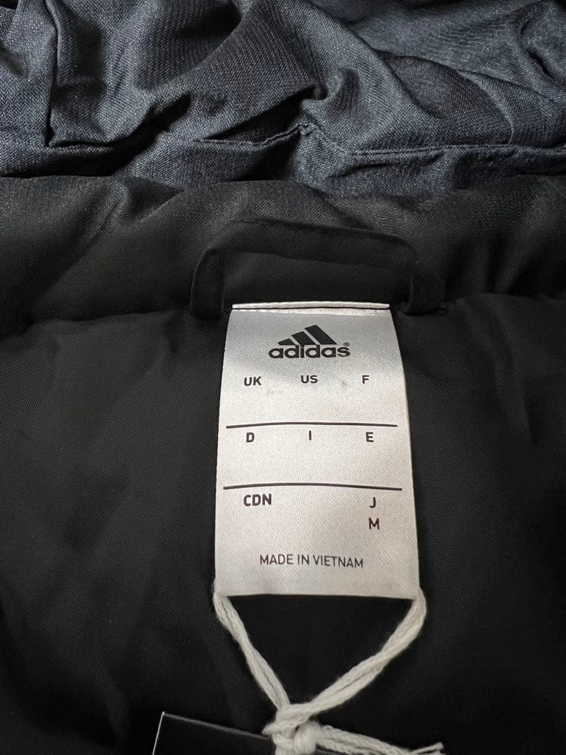 adidas ブラック ベンチコート ストライプ