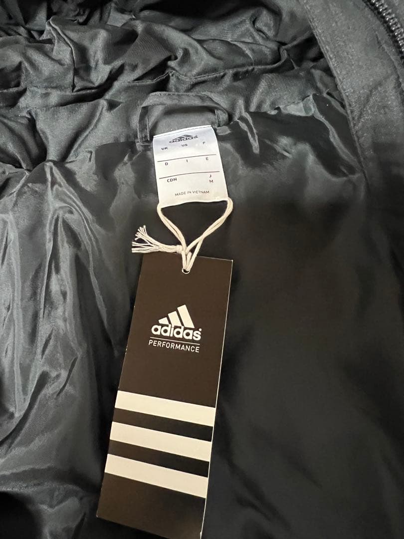 adidas ブラック ベンチコート ストライプ