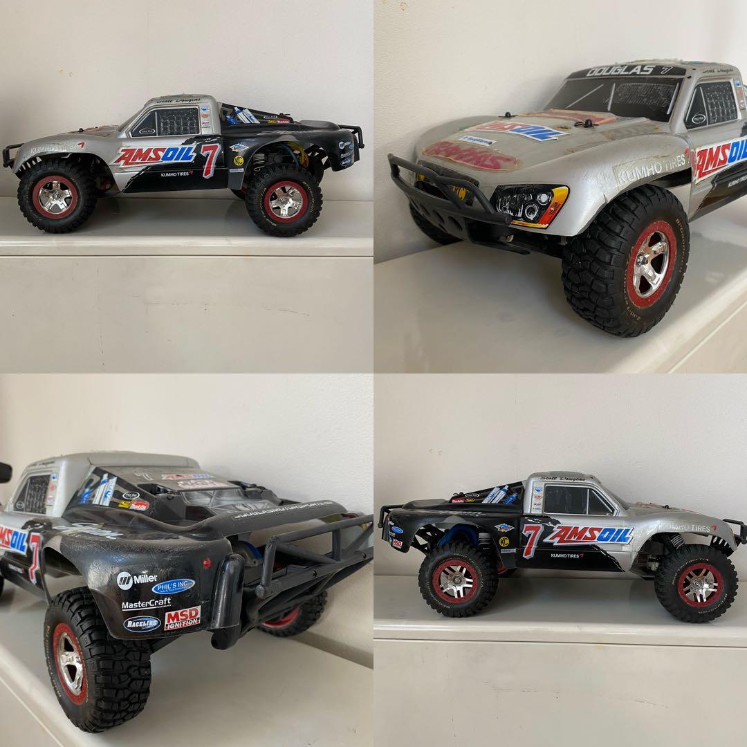 トラクサス Traxxas 1/10 スラッシュ　2WD ラジコンカー