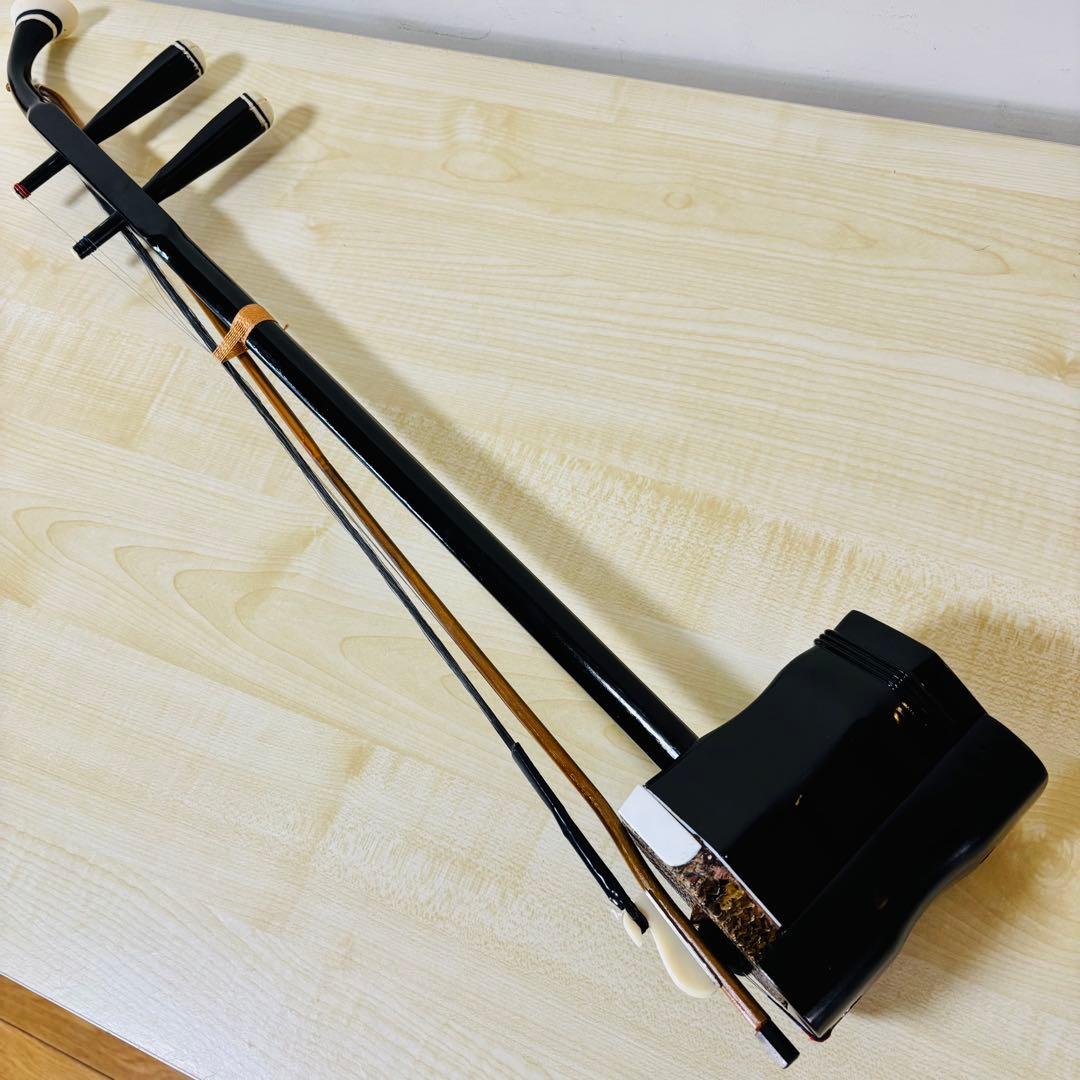 【希少品】　二胡　蟒皮色木二胡　弦楽器　へビ皮　送料込み　ケース付き