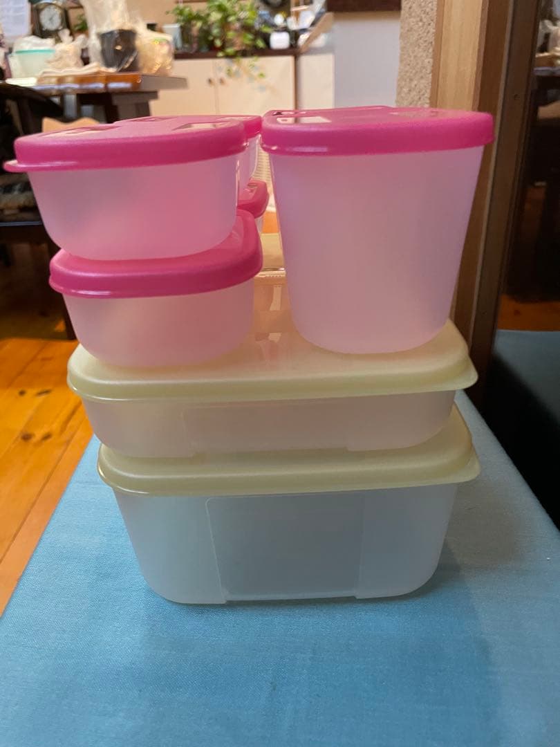 プラスチック製保存容器10個セット（ピンク・クリーム）