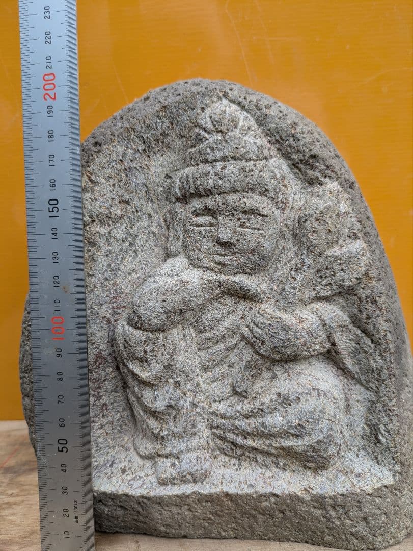 石仏、聖観音菩薩、河原の石、日本人による彫刻、倉田辰彦作