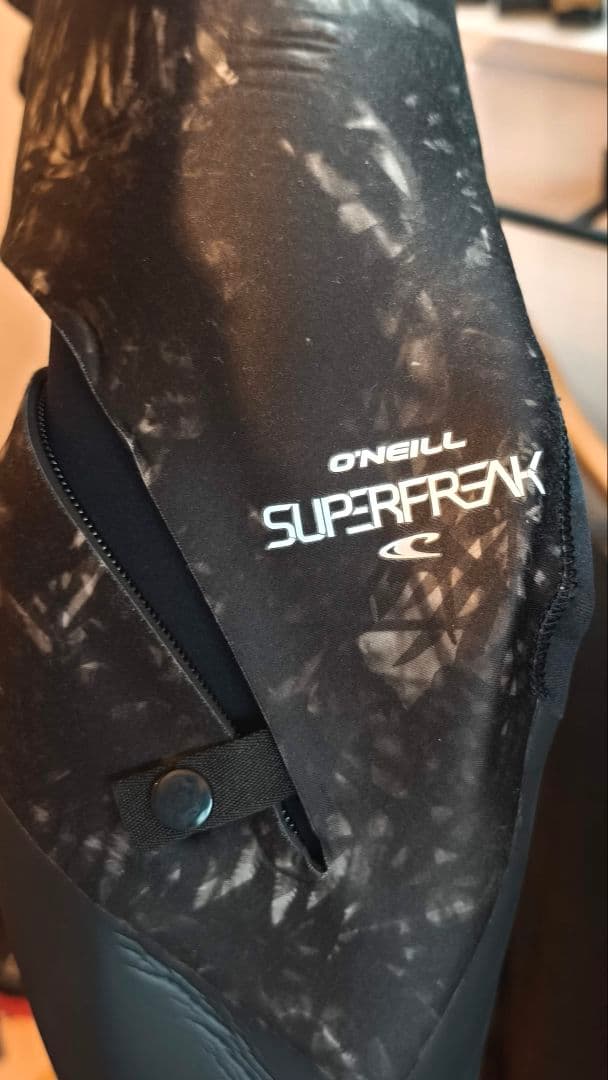程度極上O'Neill セミドライウェットスーツ5mm×3mm 1回使用Mサイズ