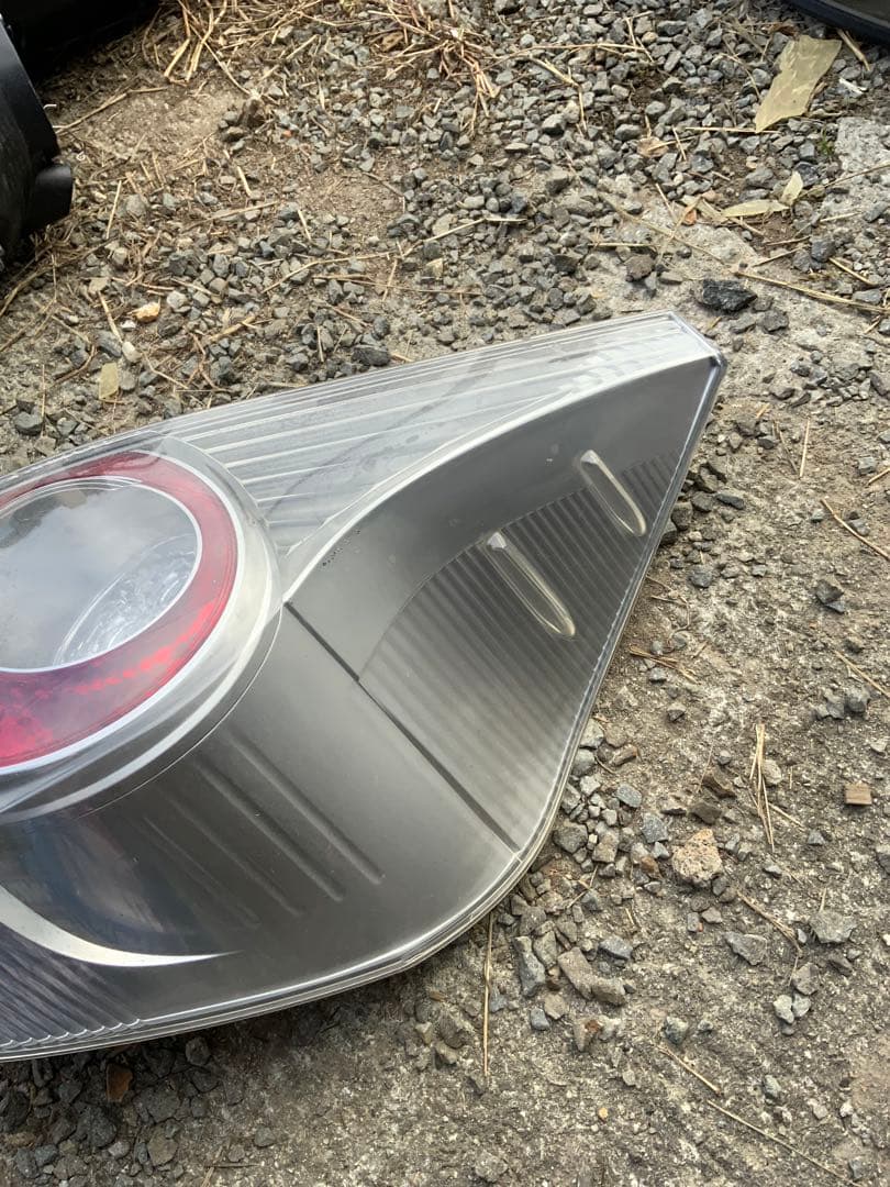 割れ無し　アクア NHP10 右テールランプ STANLEY 52-252