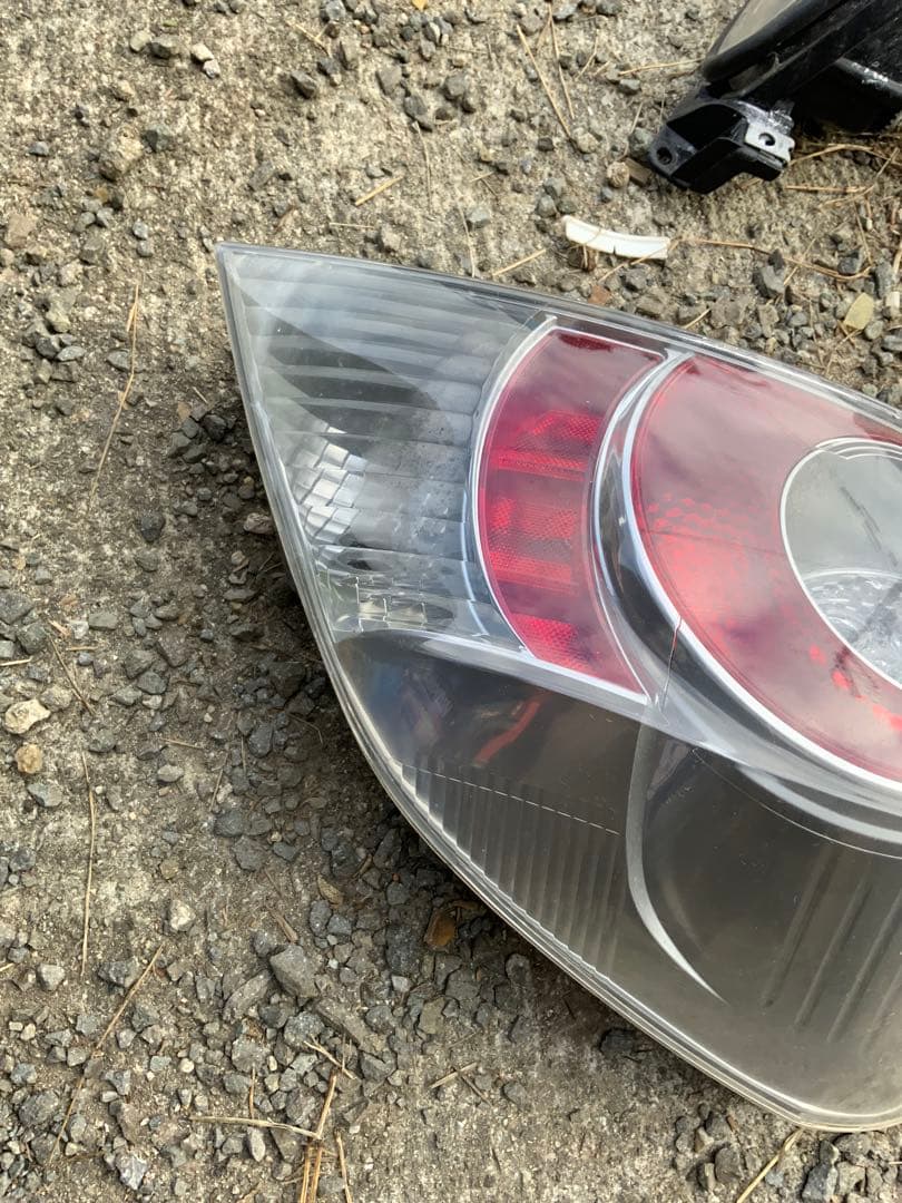 割れ無し　アクア NHP10 右テールランプ STANLEY 52-252