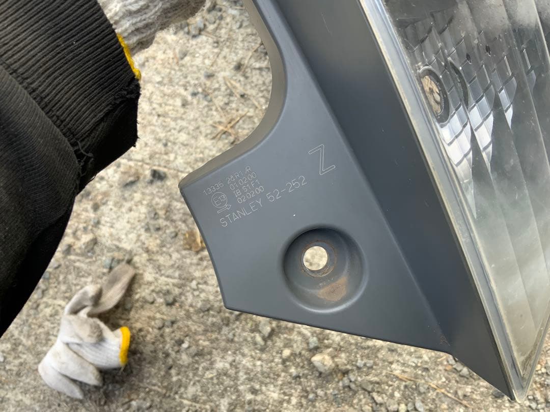 割れ無し　アクア NHP10 右テールランプ STANLEY 52-252
