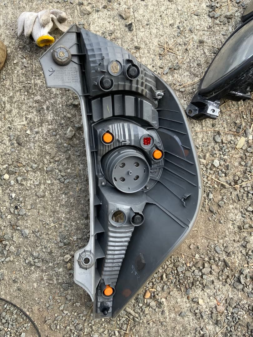 割れ無し　アクア NHP10 右テールランプ STANLEY 52-252