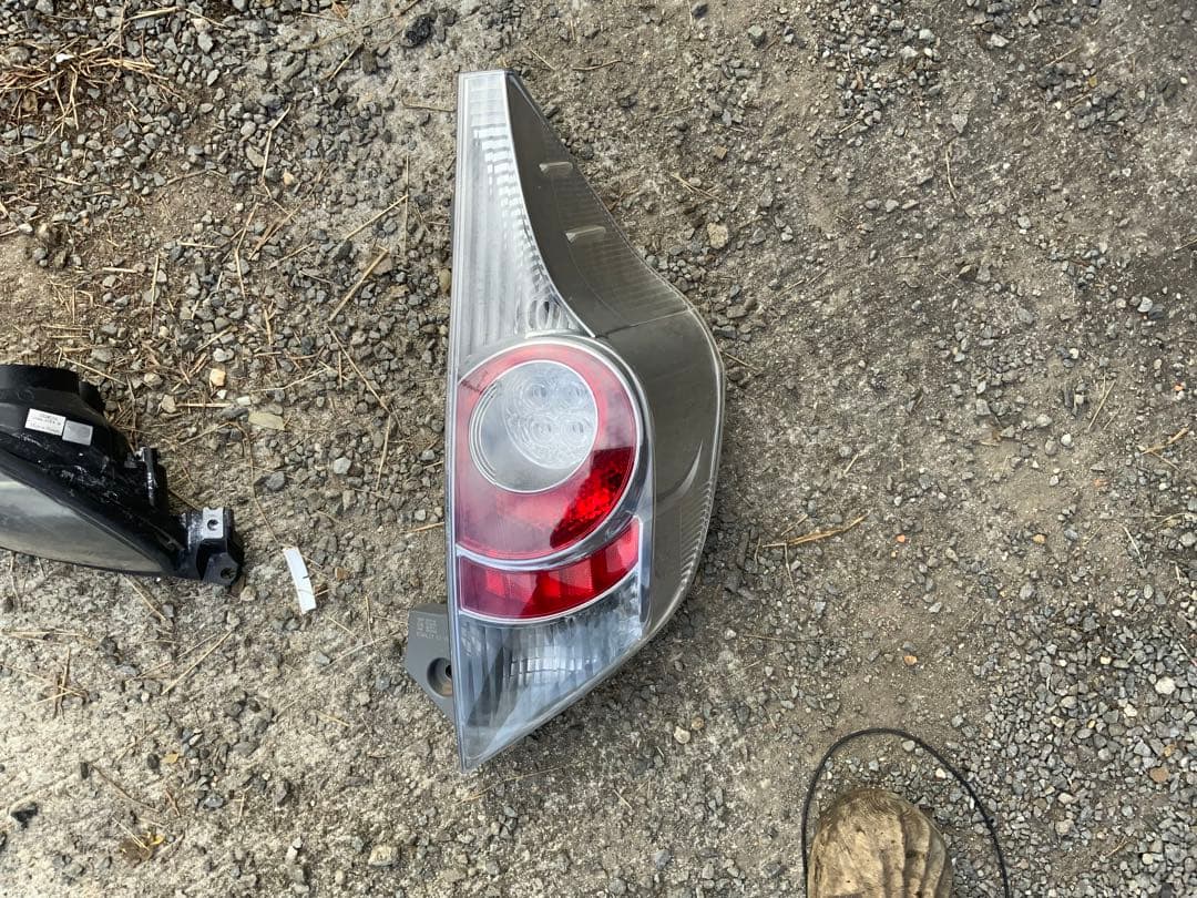 割れ無し　アクア NHP10 右テールランプ STANLEY 52-252