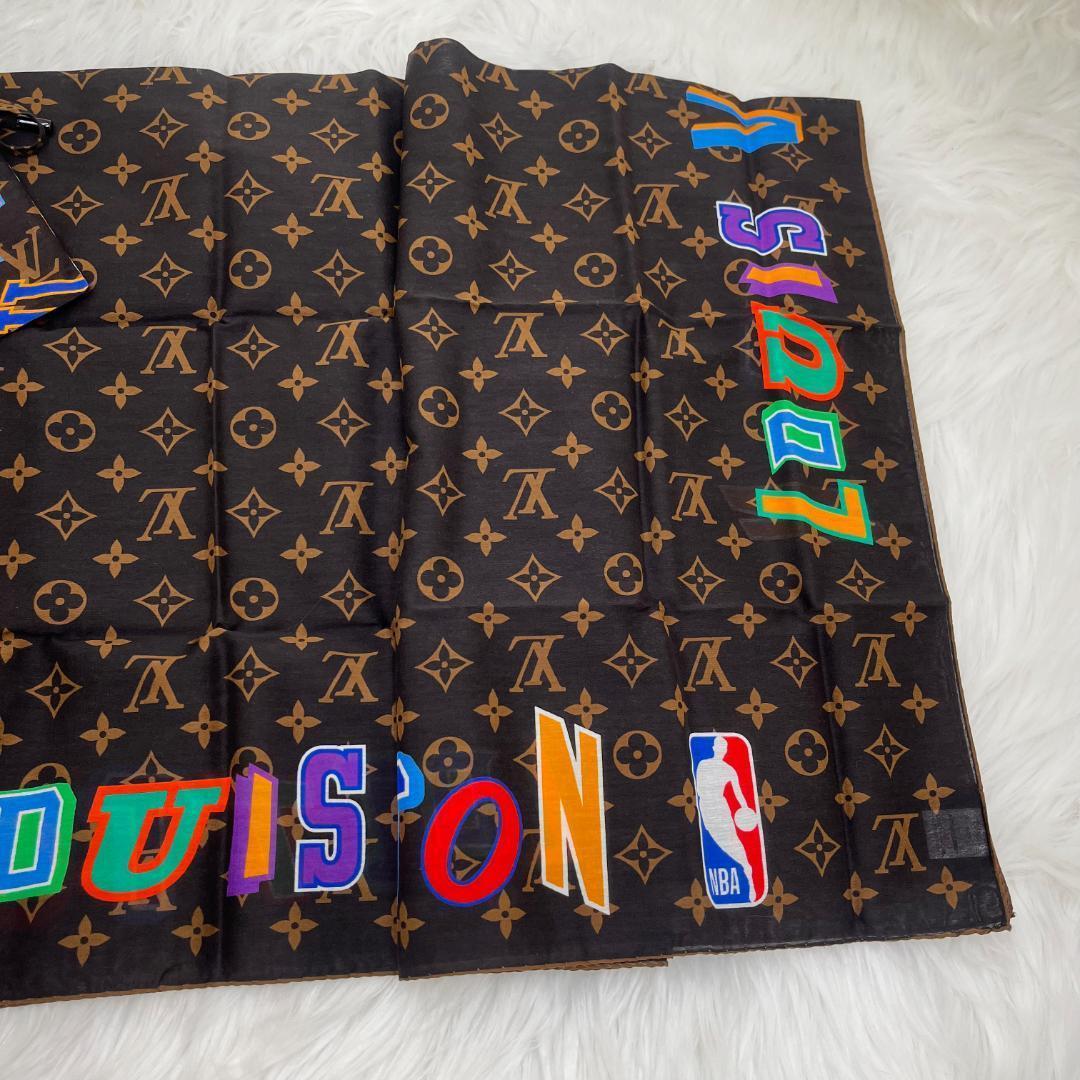 入手困難未使用級✨ルイヴィトン　モノグラム 　ロゴ　スカーフ　巾着　NBAコラボ