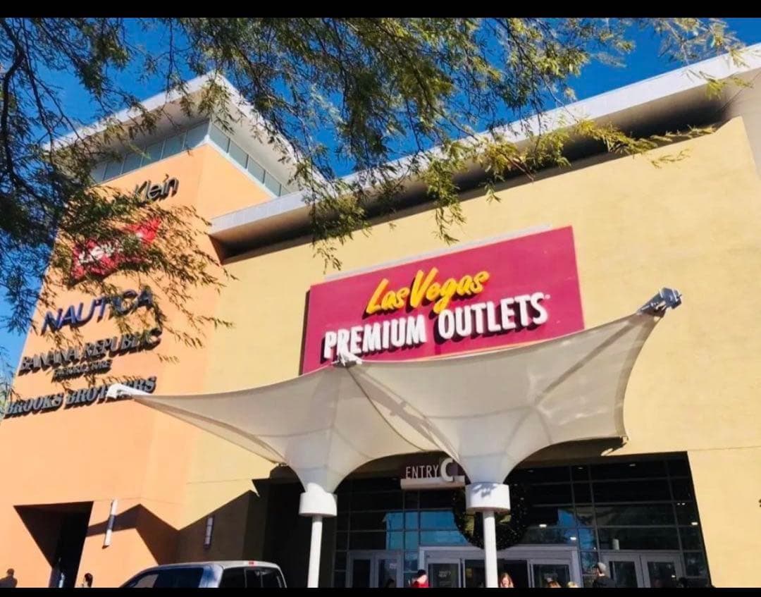 個数限定赤札　coachコーチストロベリープリントミディアム二つ折り財布