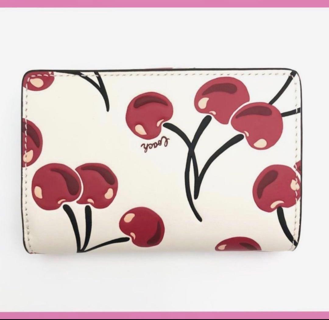 個数限定赤札　coachコーチストロベリープリントミディアム二つ折り財布