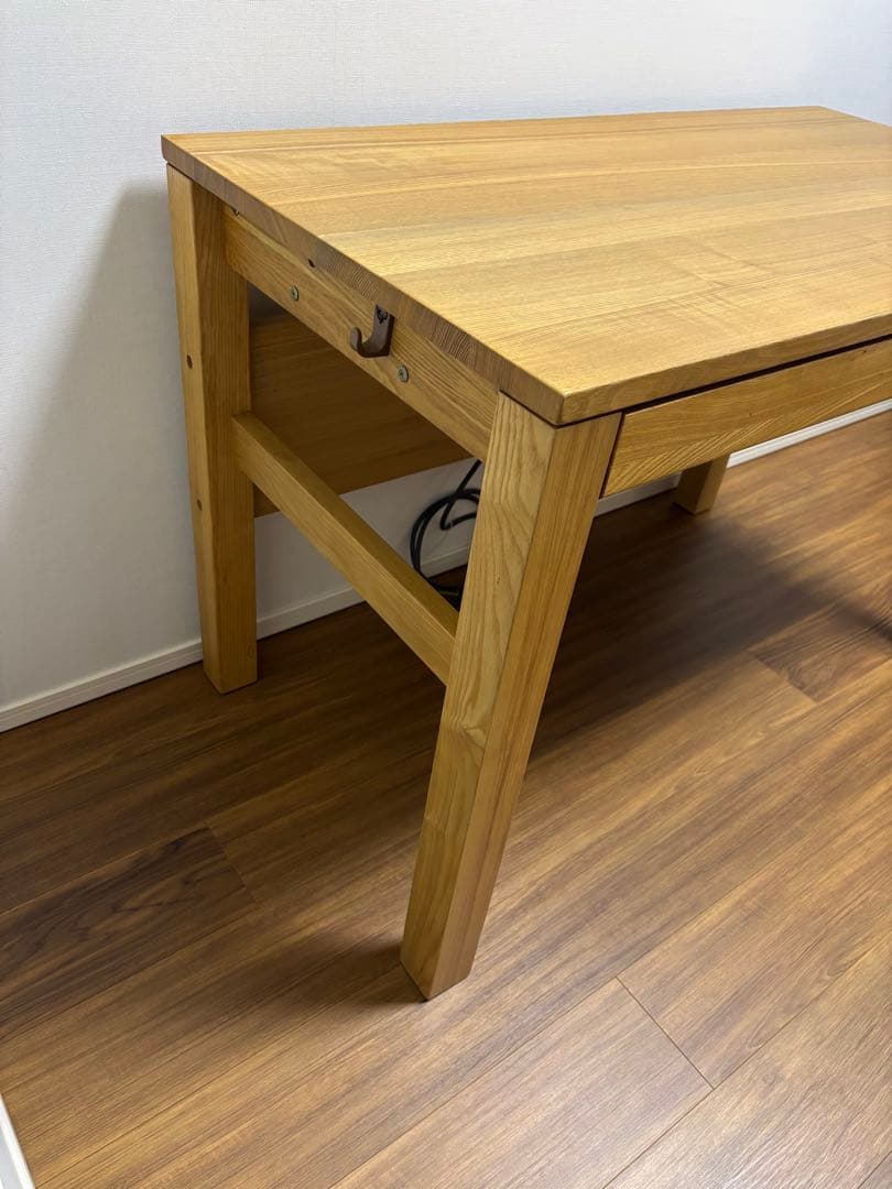 タモ材天然杢 シンプルなデスク