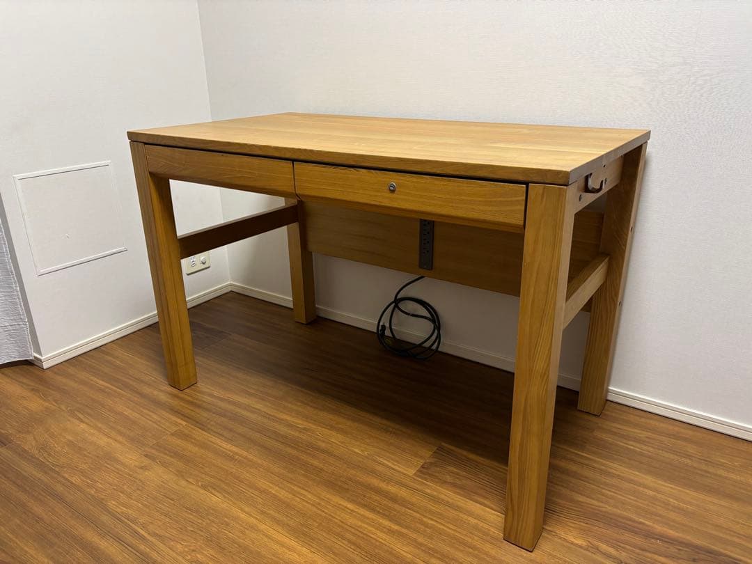 タモ材天然杢 シンプルなデスク