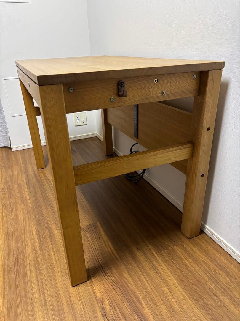 タモ材天然杢 シンプルなデスク