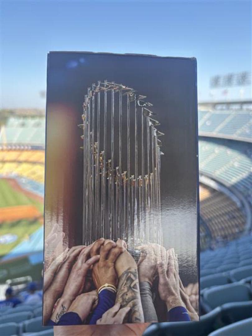 ワールドシリーズトロフィー レプリカ　ドジャース　6/17試合配布