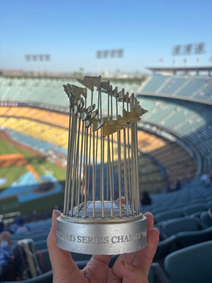 ワールドシリーズトロフィー レプリカ　ドジャース　6/17試合配布