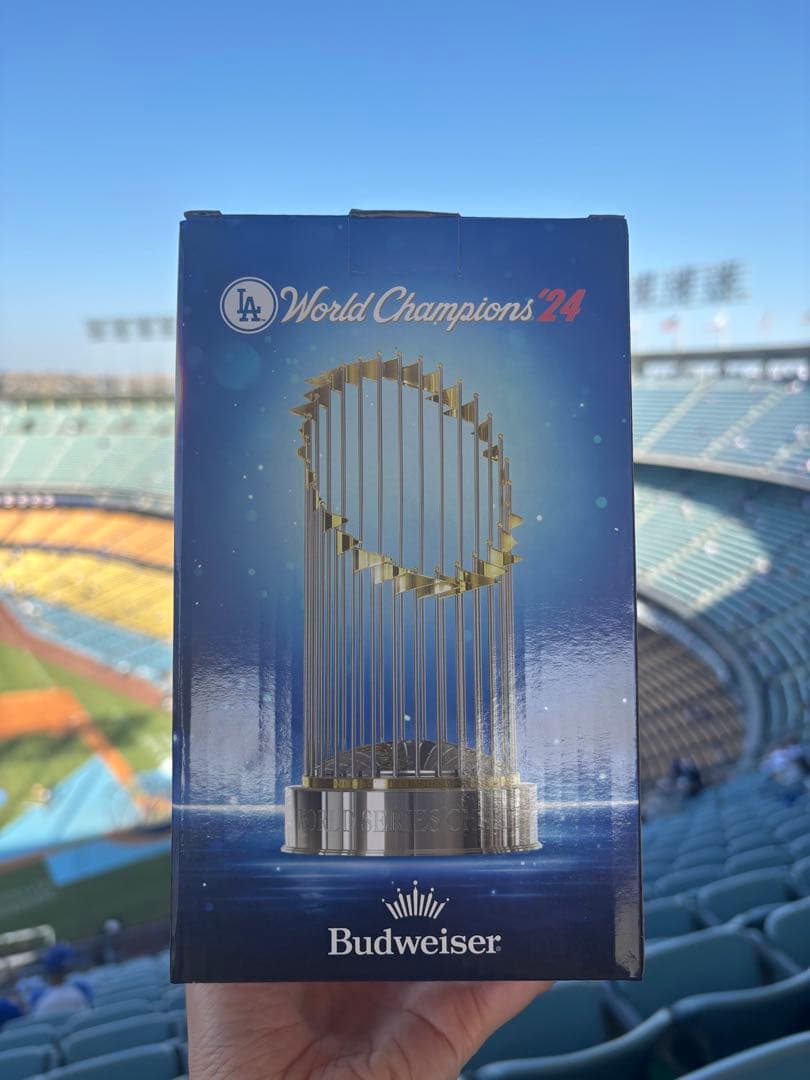 ワールドシリーズトロフィー レプリカ　ドジャース　6/17試合配布
