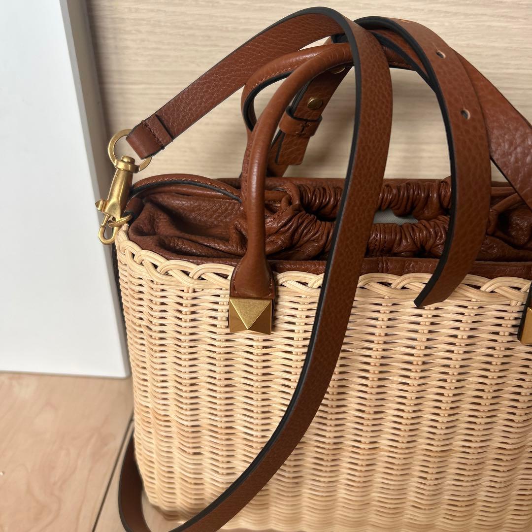 【最終値下げ27日削除予定】【正規品】【新品未使用】ヴァレンティノ　カゴバッグ