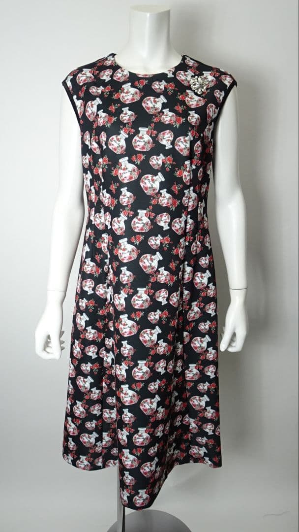 【新品】スーパービューティー香水瓶プリントノースリーブワンピース44