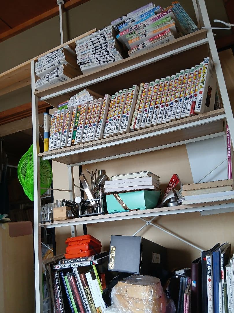 カクテルなどの本や、道具