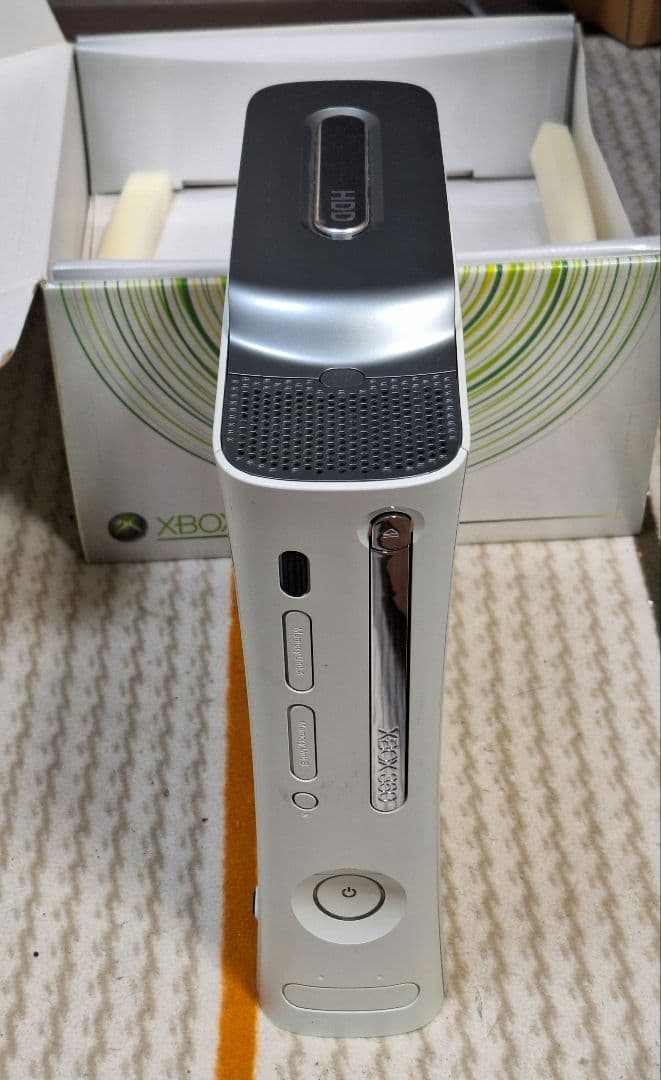 ★X-BOX 360 本体(未使用に近い)&付属品（使用有り）